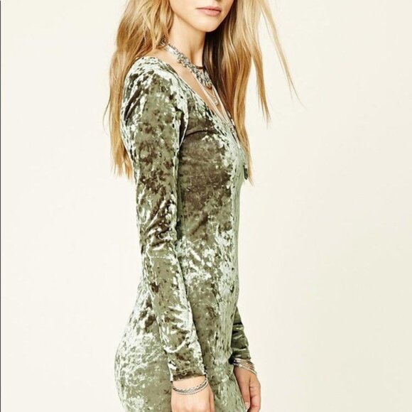 NWT Forever 21 Crushed Velvet Dress Long Sleeve Sage Green Mini Bandage Medium - Picture 1 of 4